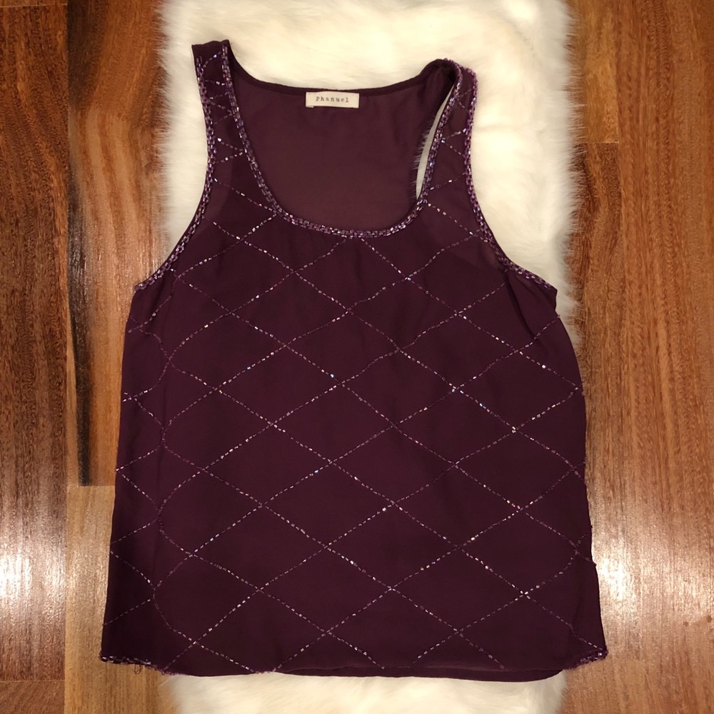 violet tank top